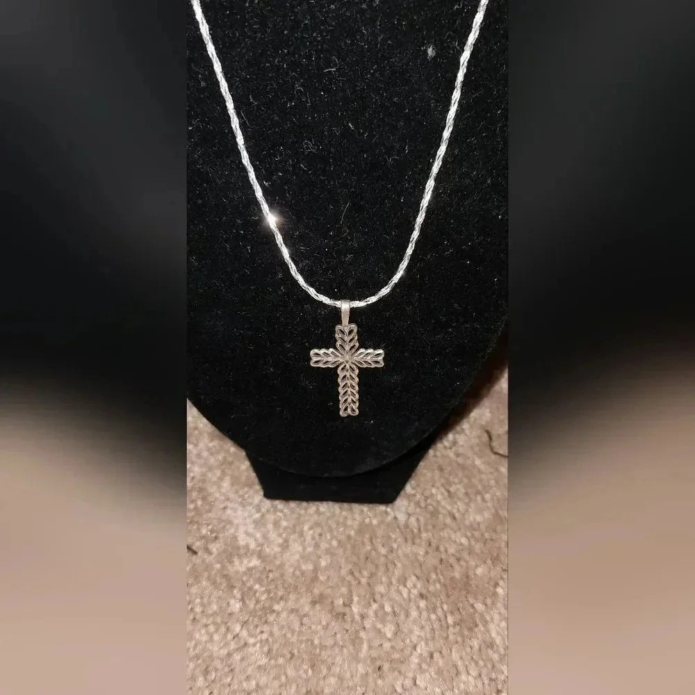 Silver cross‎